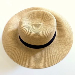Like new 100% paper straw sun hat ☀️ by Divided